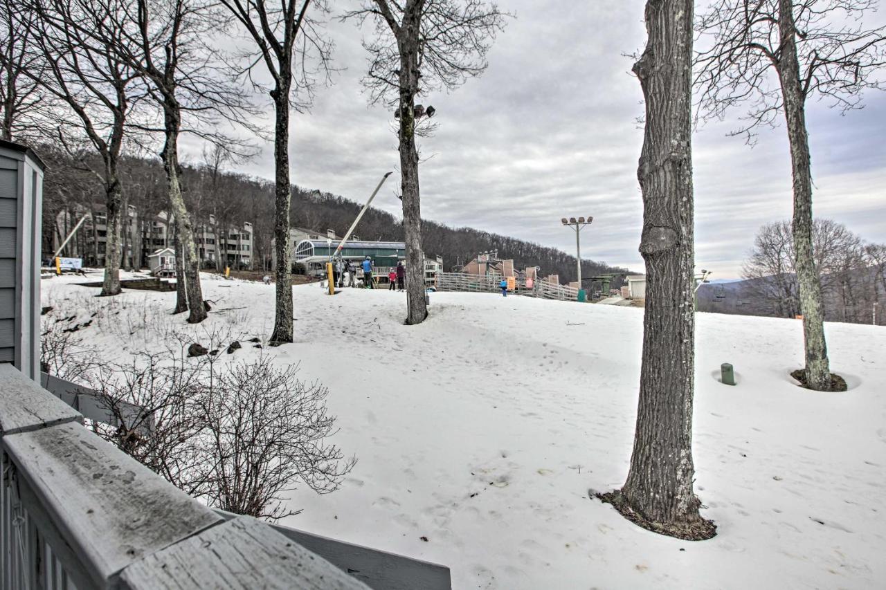 Cozy Couples Getaway Ski-In, Ski-Out Condo! Mount Torry Furnace Exterior photo